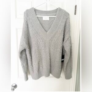 🍃Lucky brand gray v-neck sweater Size Small  - NWT🍃